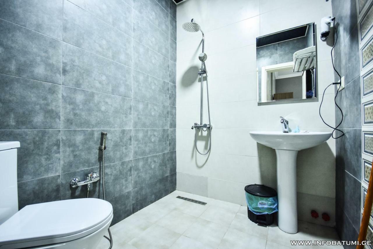 Hotel Wave Батуми Екстериор снимка