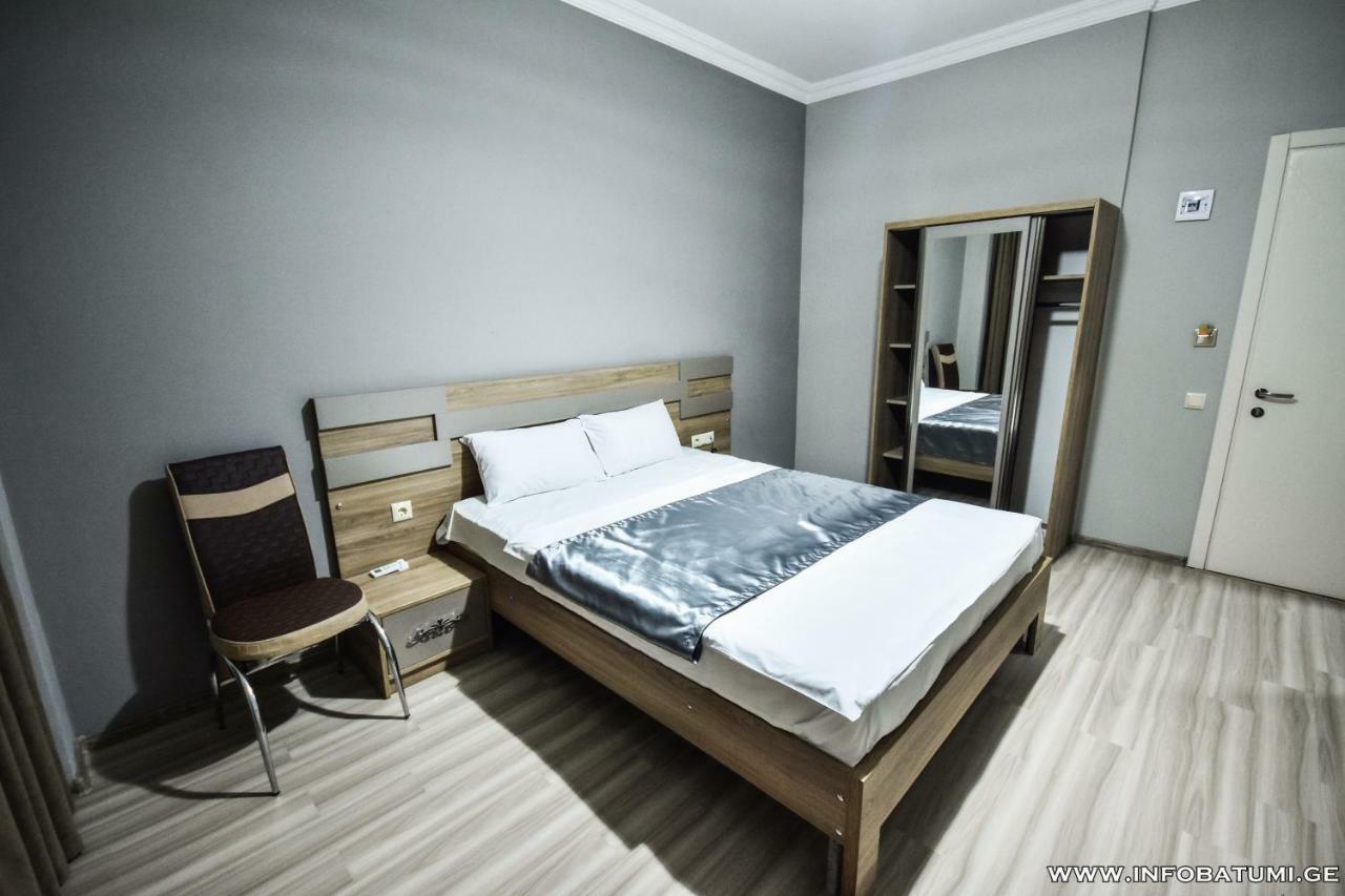 Hotel Wave Батуми Екстериор снимка