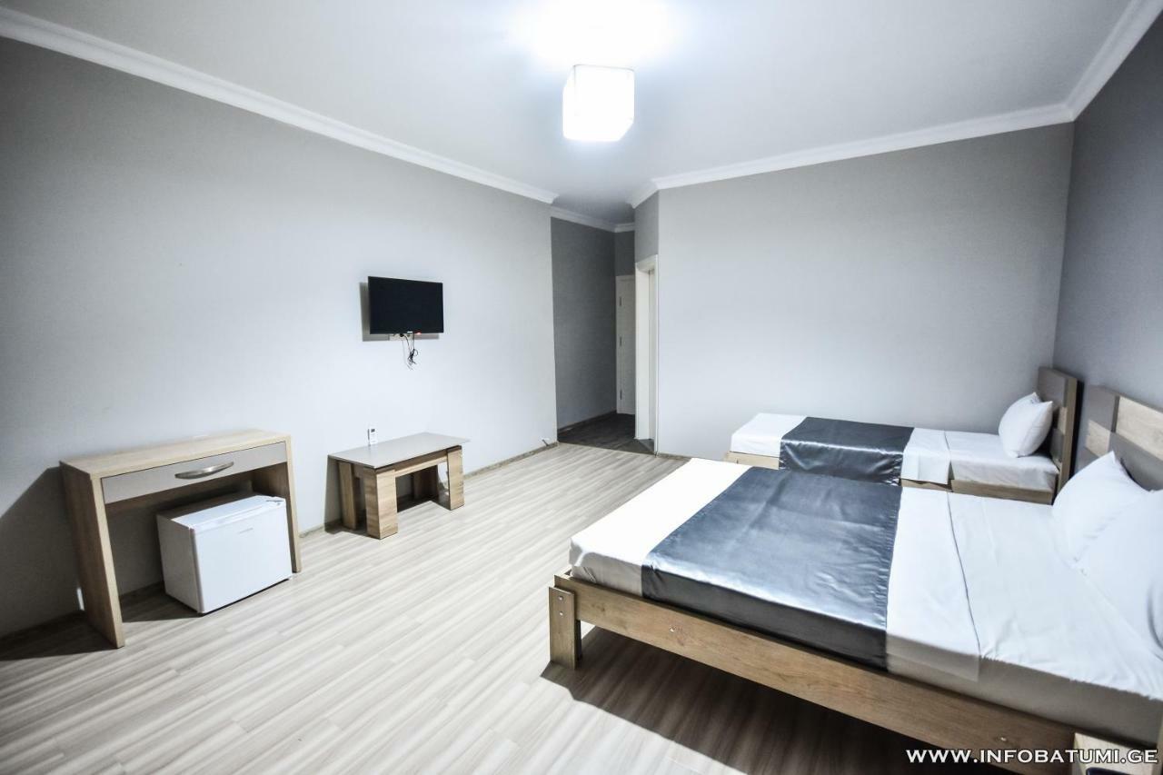 Hotel Wave Батуми Екстериор снимка
