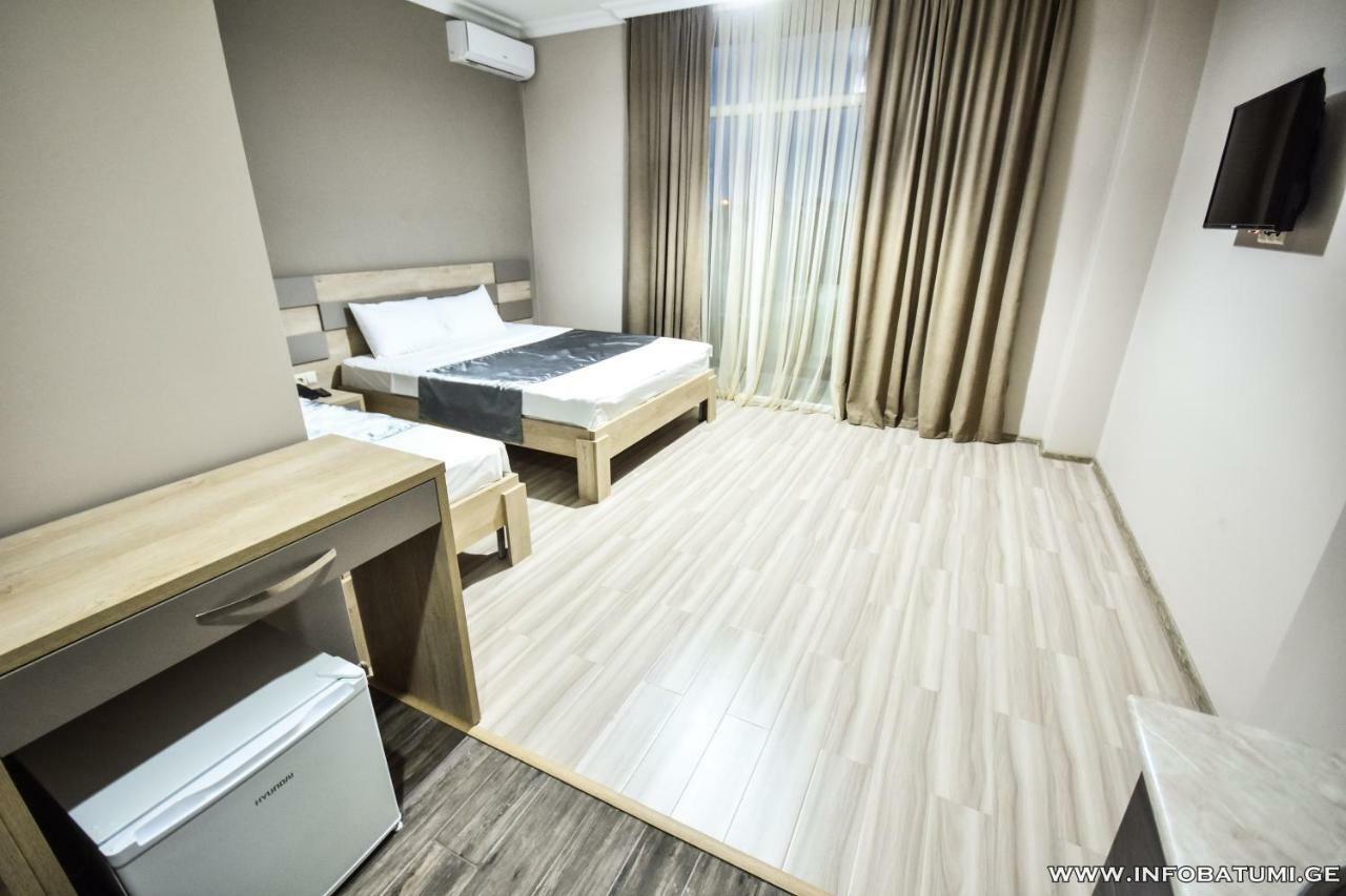 Hotel Wave Батуми Екстериор снимка
