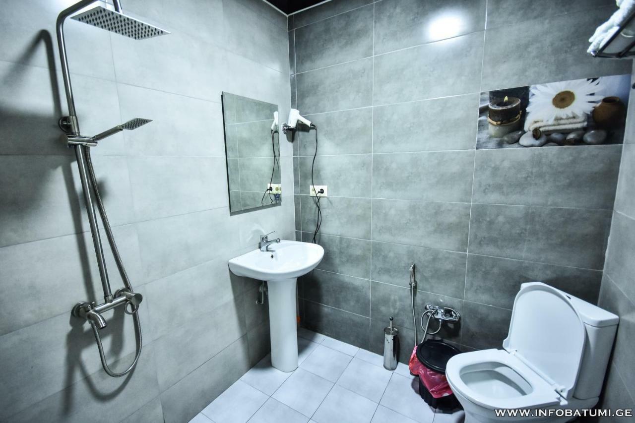 Hotel Wave Батуми Екстериор снимка