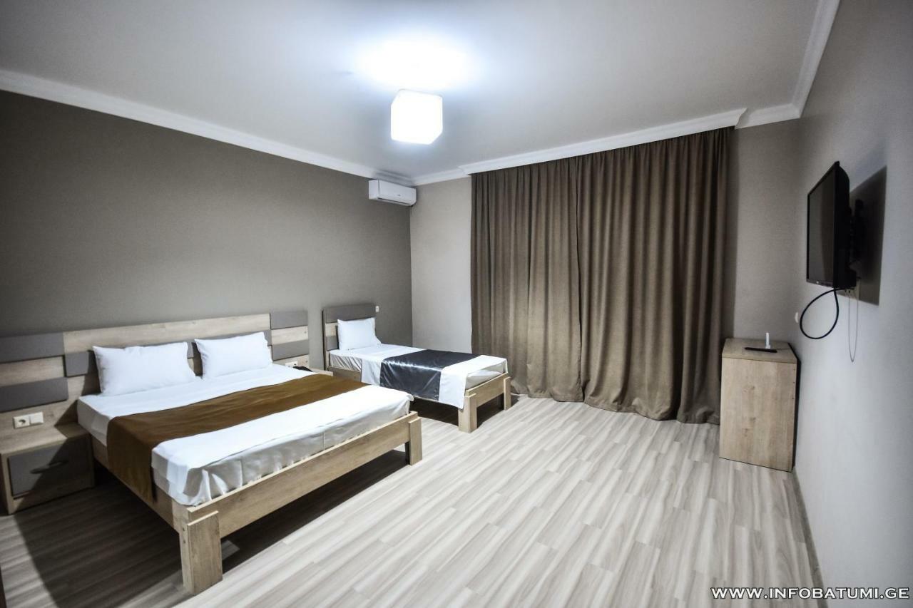 Hotel Wave Батуми Екстериор снимка