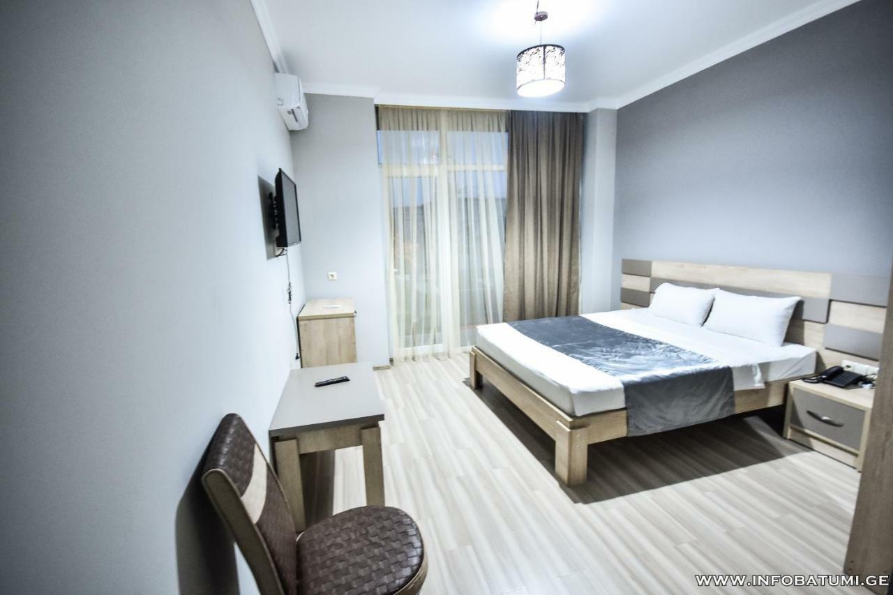 Hotel Wave Батуми Екстериор снимка