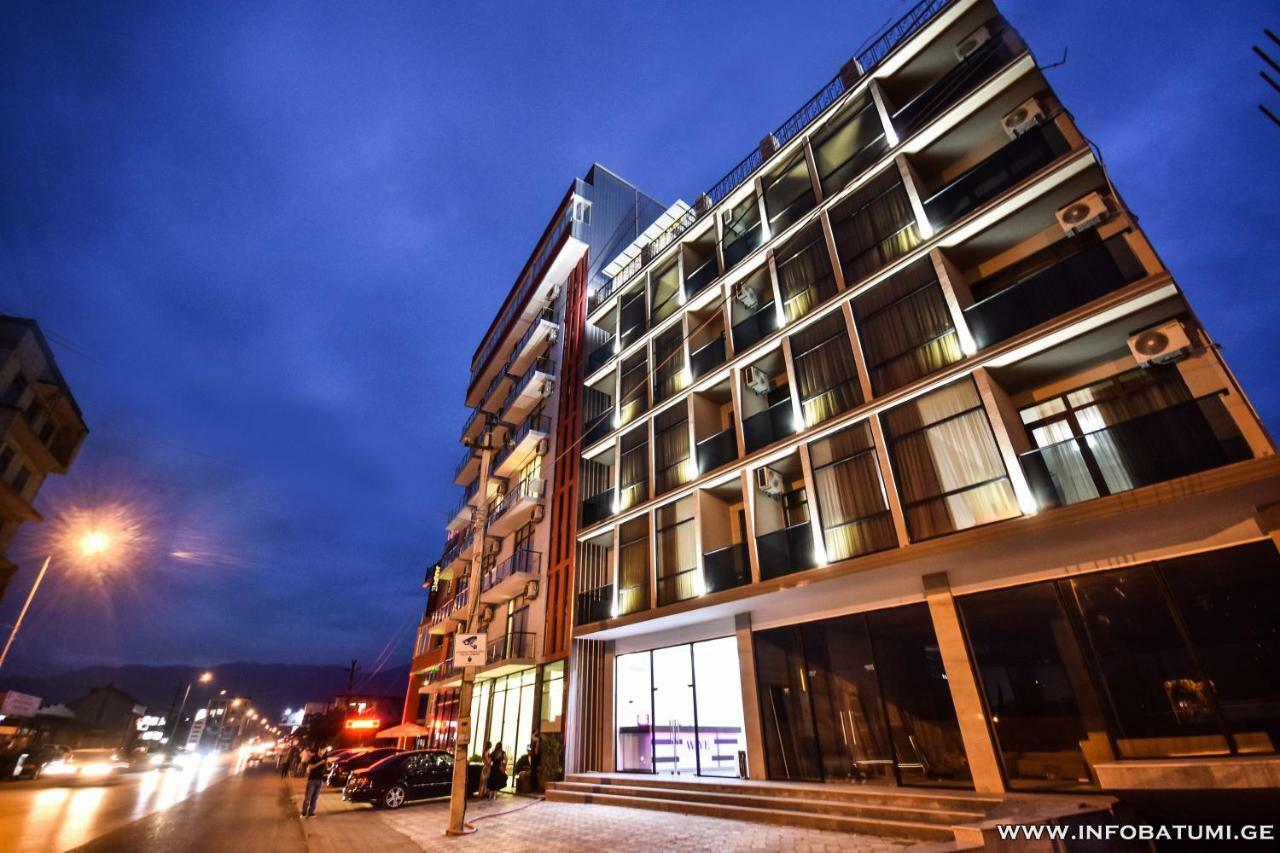Hotel Wave Батуми Екстериор снимка